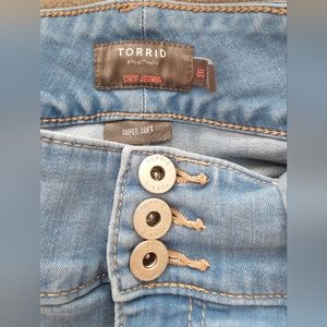 Torrid Crop Leggings Three button Size 16 Light Blue Jean